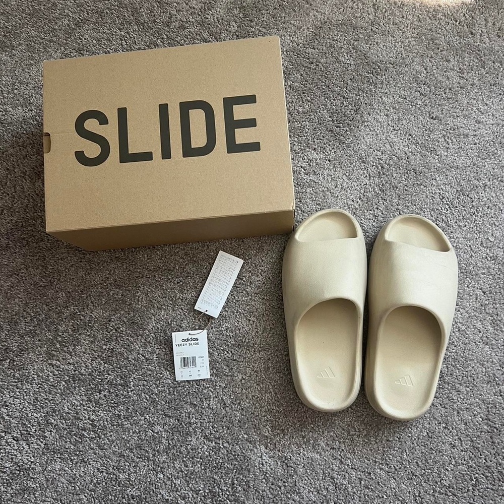Yeezy Slide ‘Bone’ Size 13
will not come with the box